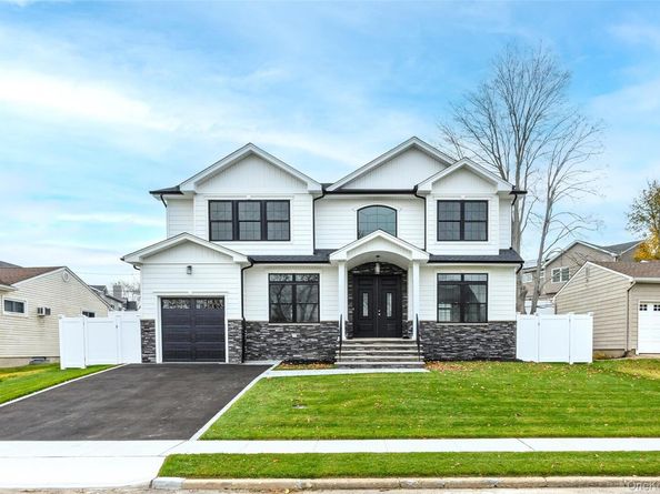 21 Devon Road, Bethpage NY 11714