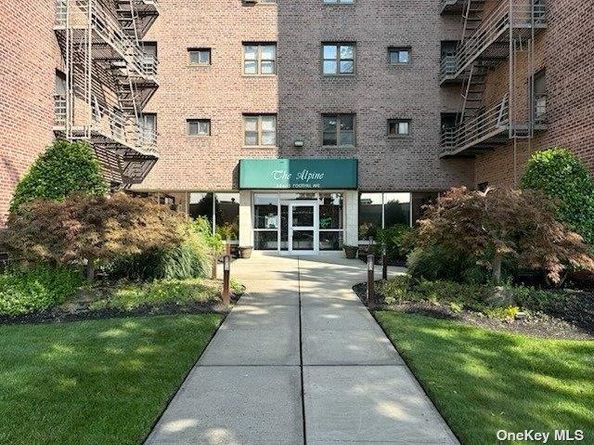 204-15 Foothill Avenue B 42, Hollis NY 11423