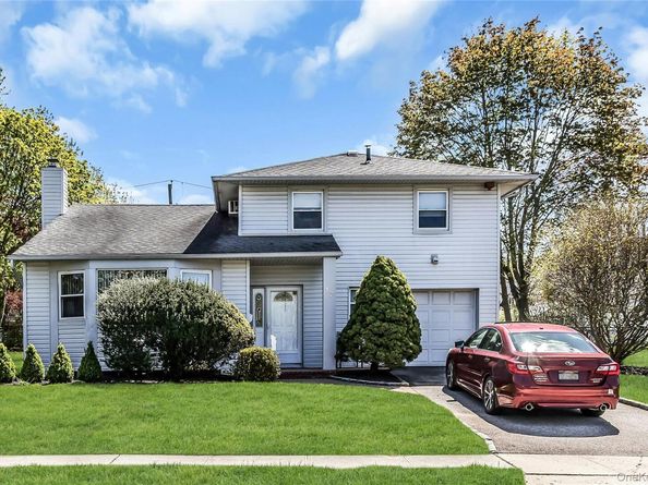 17 Fresno Drive, Plainview NY 11803