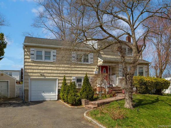 20 Gardenia Lane, Hicksville NY 11801