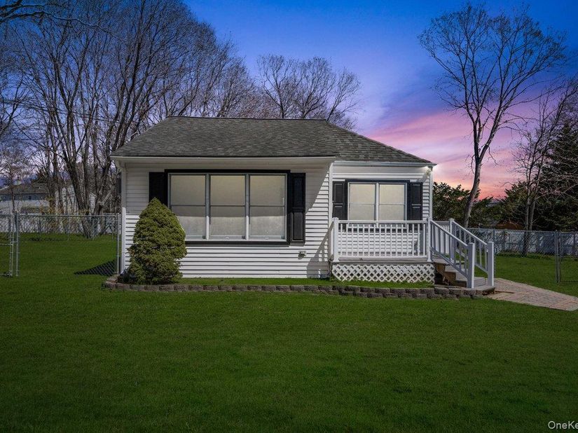 819 Canal Road, Mount Sinai NY 11766