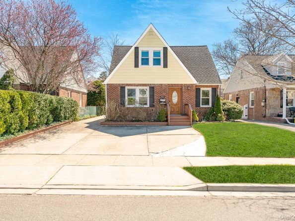 14 Milton Court, Rockville Centre NY 11570