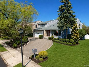 2 Crest Hollow Lane
