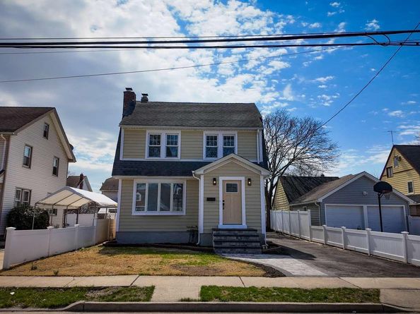 50 E Saint Marks Place, Valley Stream NY 11580