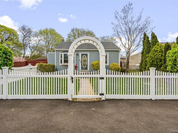 80 Cherubina Lane, North Babylon NY 11703