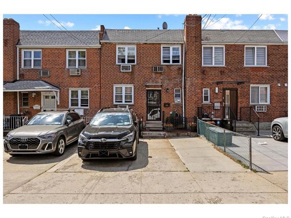 63-22 71st Street, Middle Village NY 11379