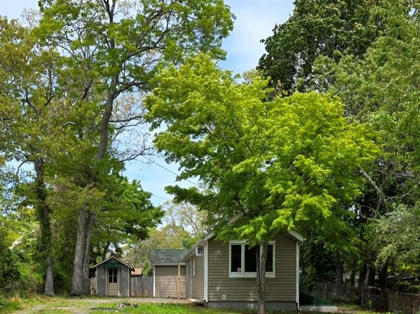 9 Laurelton Avenue, Selden NY 11784