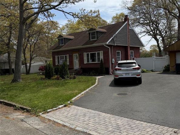 78 Cedar Oaks Avenue, Farmingville NY 11738