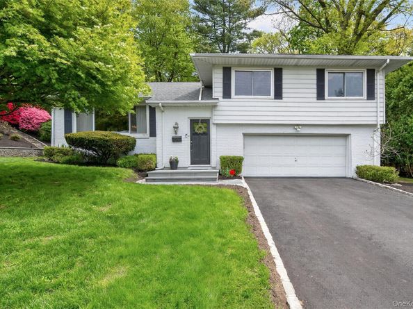 34 Bridge Road, Manhasset NY 11030