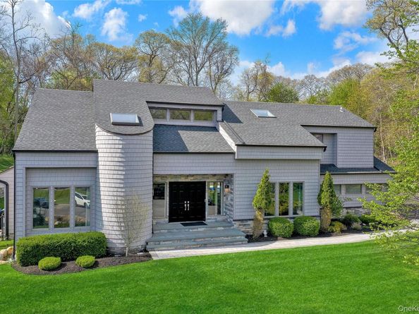 24 Allyson Place, East Setauket NY 11733