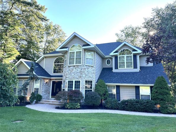 5 Frost Valley Road, Mount Sinai NY 11766