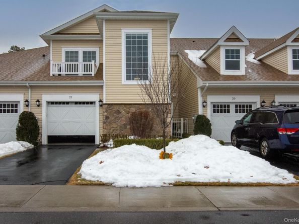 21 Greentree Court, Shirley NY 11967