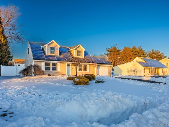 7 Woodbrook Drive, Ridge NY 11961