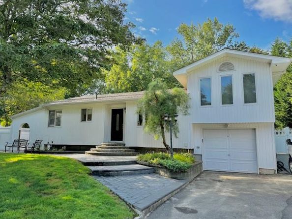 4 Halliday Road, Coram NY 11727