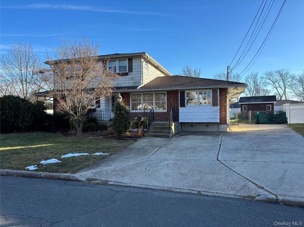 7 Romeo Lane, Commack NY 11725