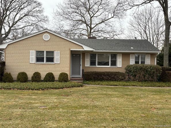 17 Whiting Road, East Quogue NY 11942