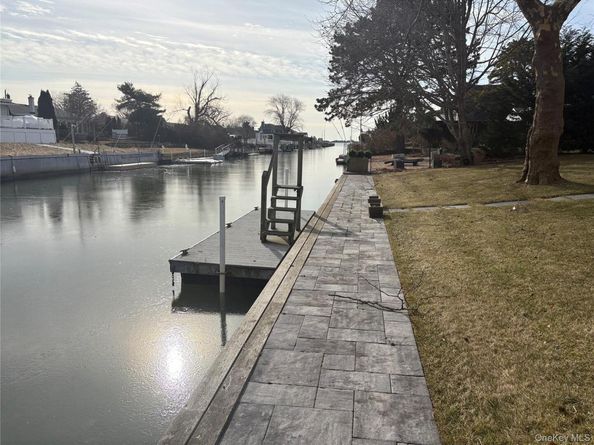 17 Whiting Road, East Quogue NY 11942