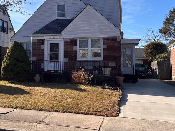 8218 258th Street, Floral Park NY 11004