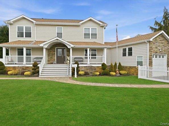 3 Neptune Place, Massapequa NY 11758