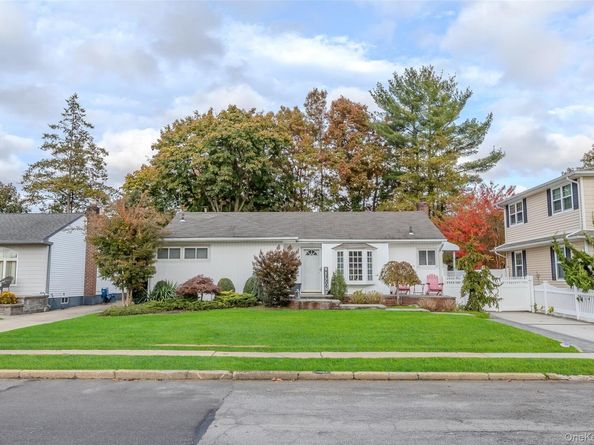 527 Spruce Lane, East Meadow NY 11554