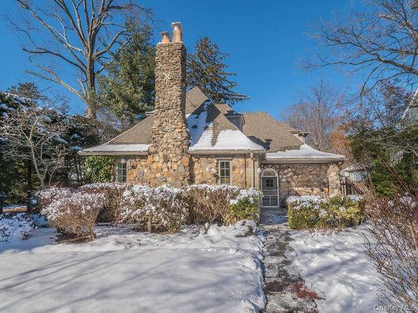 23 Ivy Way, Port Washington NY 11050