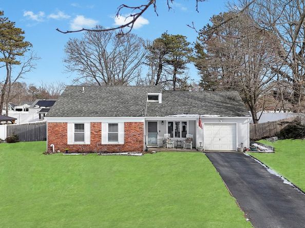 17 Groton Lane, Coram NY 11727