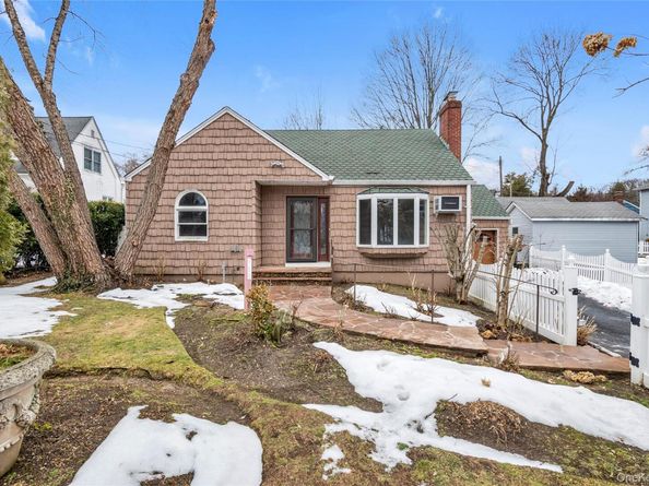 29 Glen Cove Drive, Glen Head NY 11545