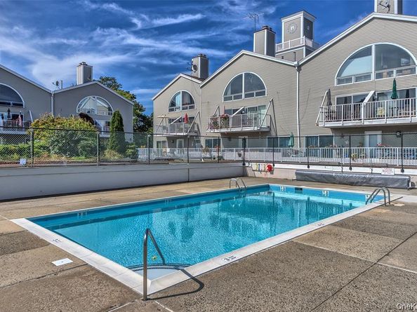 18 Windward Lane 17, Bronx NY 10464