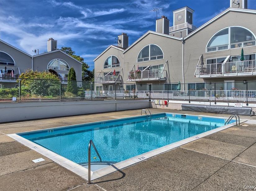 18 Windward Lane 17, Bronx NY 10464