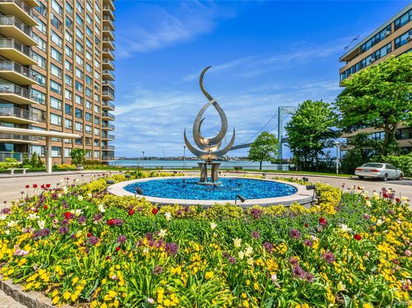 166-25 Powells Cove Boulevard 19G, Beechhurst NY 11357