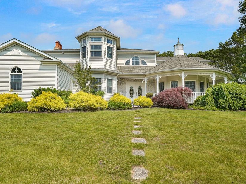 59 Lidge Drive, Farmingville NY 11738