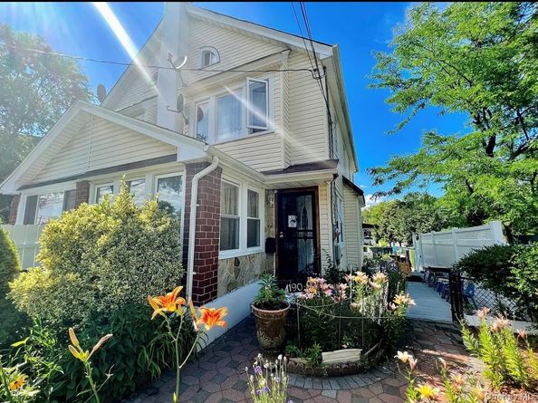 19027 109th Road, Saint Albans NY 11412