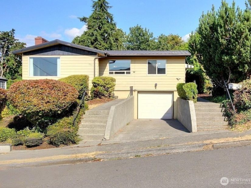 326 Renton Avenue S, Renton WA 98057