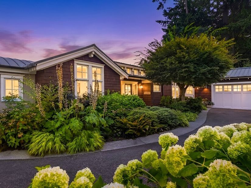 9221 SE 46th Street, Mercer Island WA 98040
