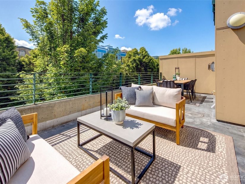 17 W Mercer Street TH7, Seattle WA 98119