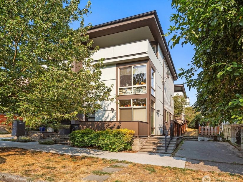 918 Martin Luther King Jr. Way S D, Seattle WA 98144