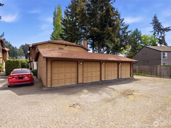 8017 NE 177th Court 504, Kenmore WA 98028
