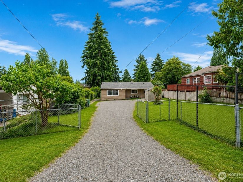 819 SW 134th Street SW, Burien WA 98146