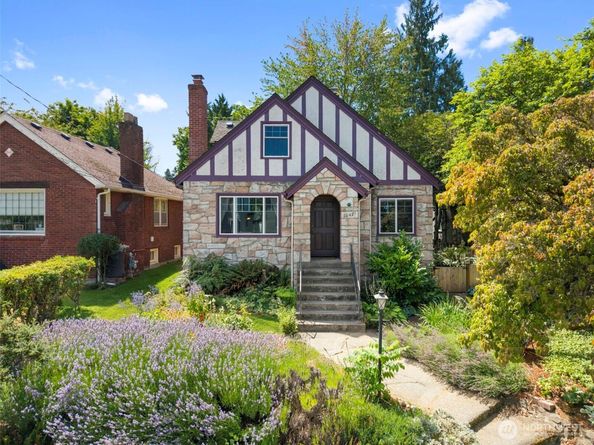1047 NE 98th Street, Seattle WA 98115