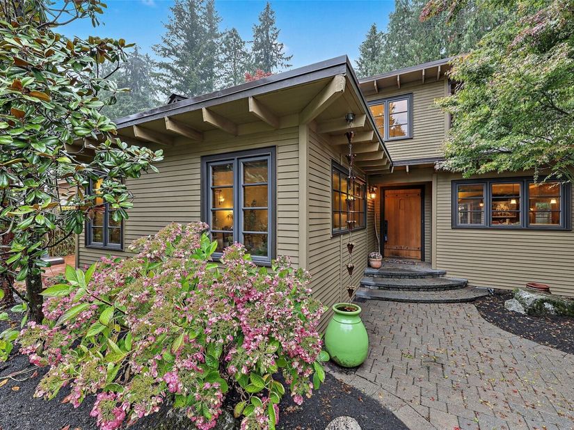 12838 NE 73rd Street, Kirkland WA 98033