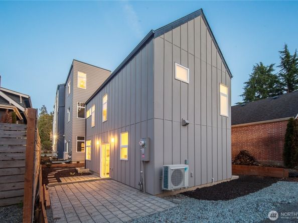 2935 39th Avenue SW, Seattle WA 98116