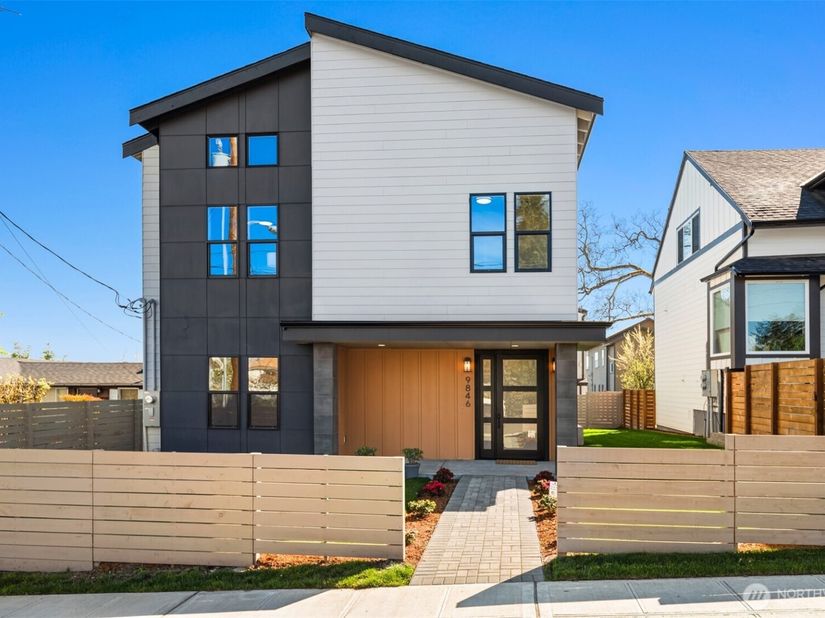 9846 62nd Avenue S 1, Seattle WA 98118