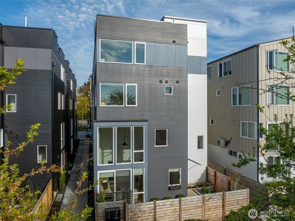 6320 41st Avenue SW A, Seattle WA 98136