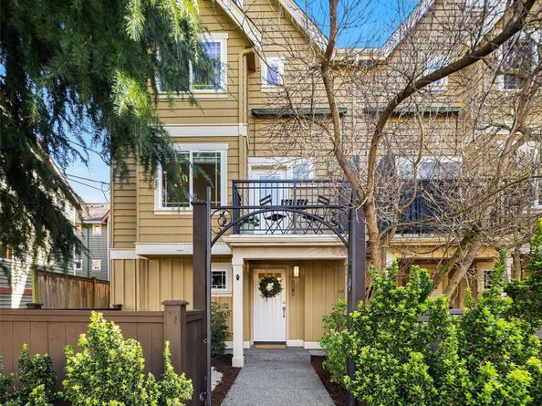 739 N 94th Street B, Seattle WA 98103