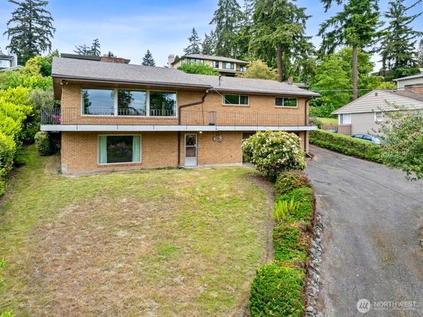 9510 Lake Washington Boulevard NE, Bellevue WA 98004