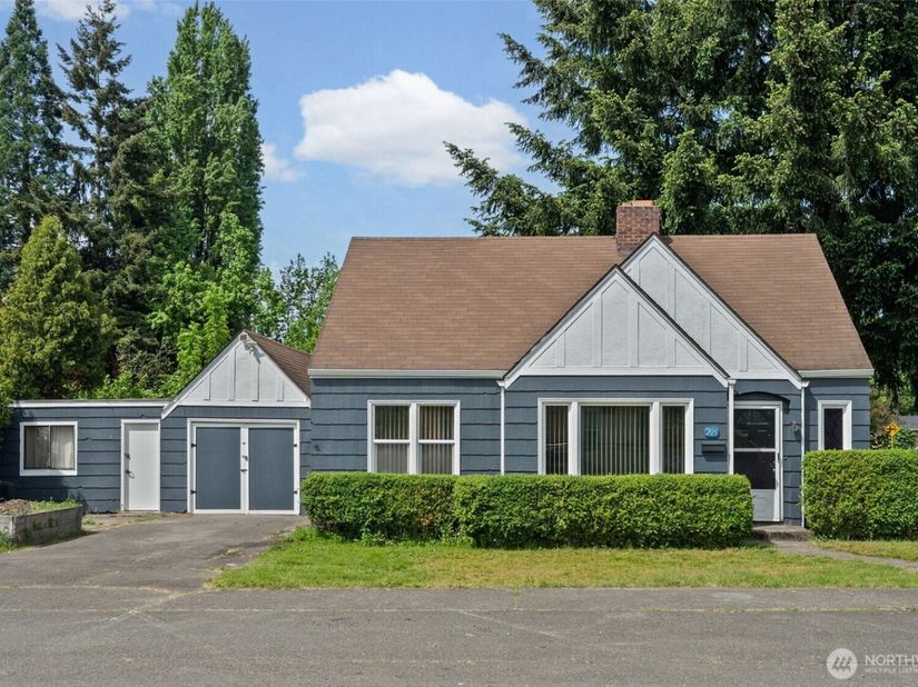205 W Saar Street, Kent WA 98032