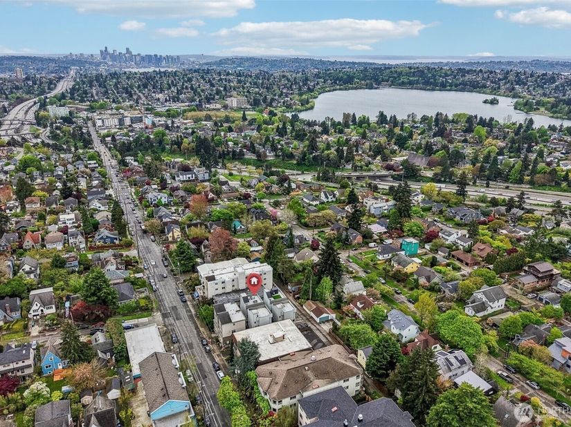 8297 5th Avenue NE, Seattle WA 98115