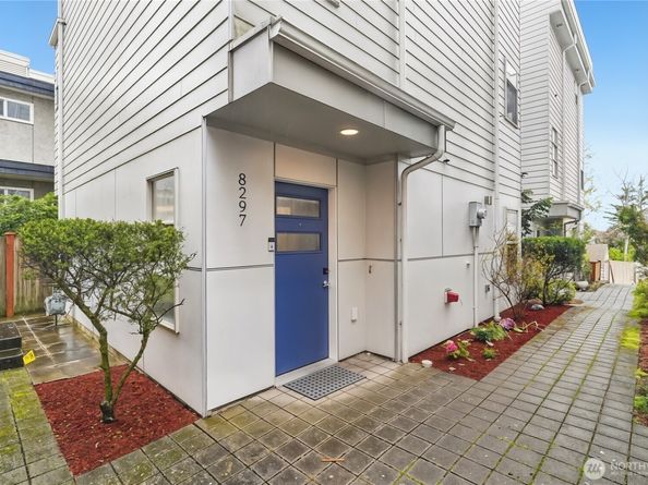 8297 5th Avenue NE, Seattle WA 98115