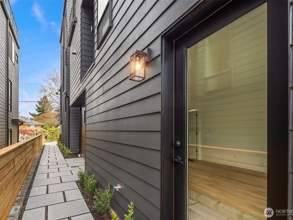 333 NW 47th Street C, Seattle WA 98107