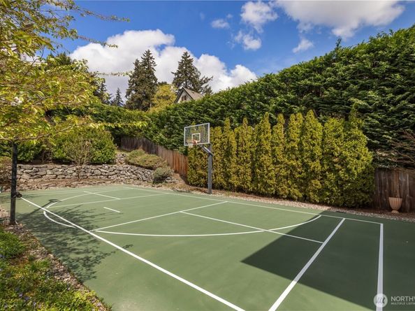 8551 NE Juanita Drive, Kirkland WA 98034